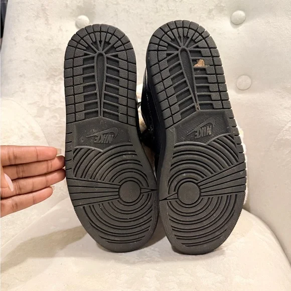 Women’s Air Jordan 1 Low SE - Picture 6 of 7